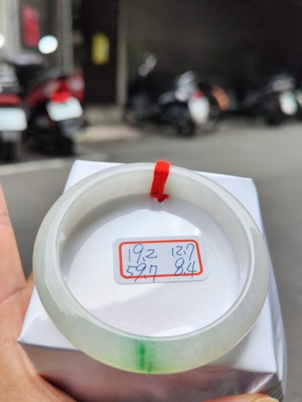 天然緬甸玉A貨 (( 冰種))飄綠花正圈手鐲