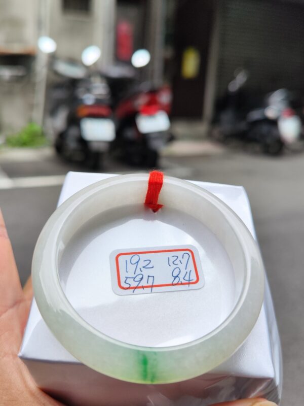 天然緬甸玉A貨 (( 冰種))飄綠花正圈手鐲
