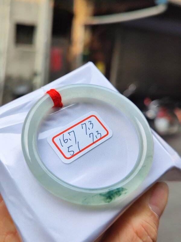 天然緬甸玉A貨 (( 玻璃種))飄花正圈圓骨手鐲