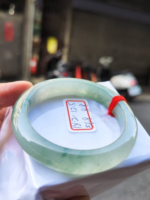 天然緬甸玉A貨 放光玻璃種飄花正圈厚庄手鐲