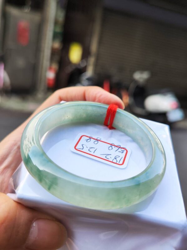 天然緬甸玉A貨 放光玻璃種飄花正圈厚庄手鐲