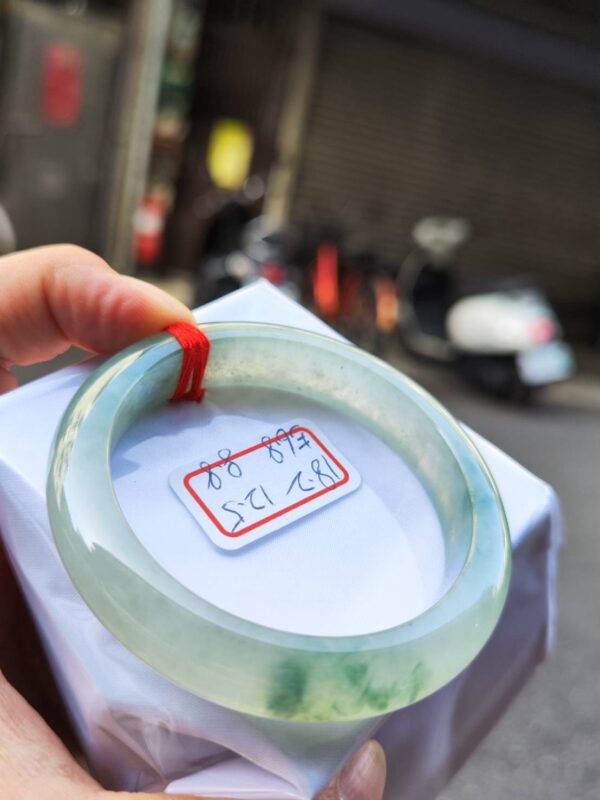 天然緬甸玉A貨 放光玻璃種飄花正圈厚庄手鐲