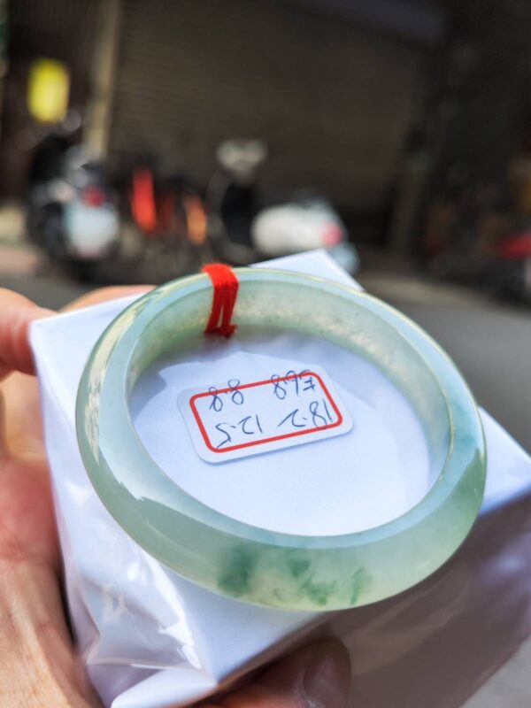天然緬甸玉A貨 放光玻璃種飄花正圈厚庄手鐲