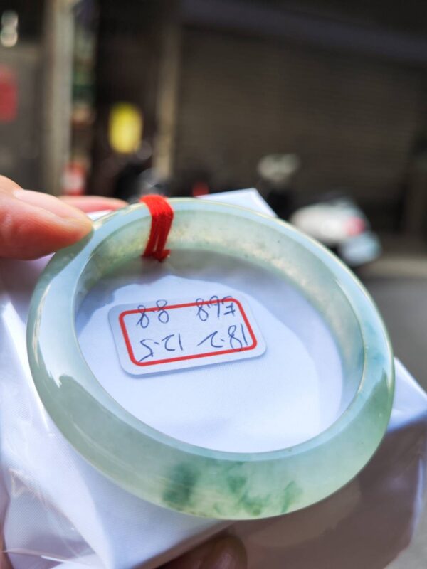 天然緬甸玉A貨 放光玻璃種飄花正圈厚庄手鐲