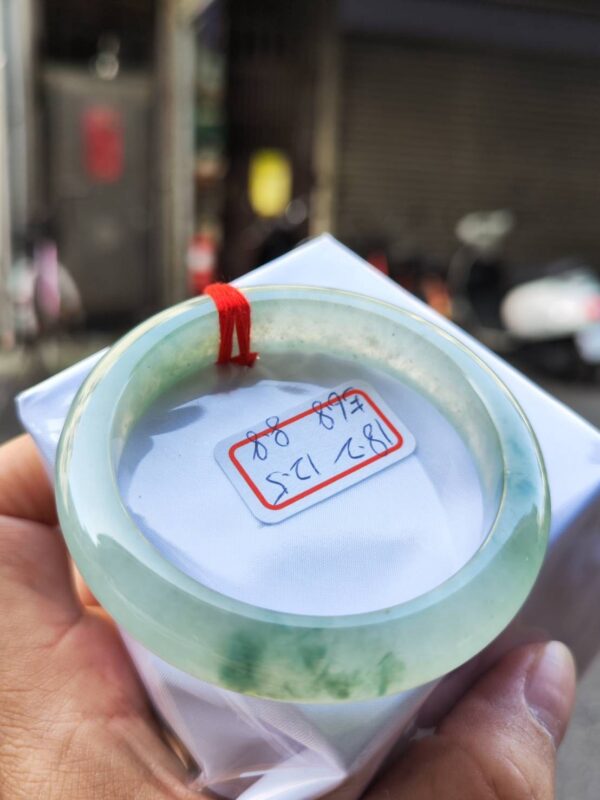 天然緬甸玉A貨 放光玻璃種飄花正圈厚庄手鐲