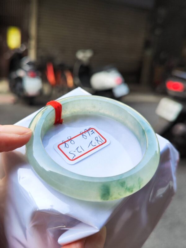 天然緬甸玉A貨 放光玻璃種飄花正圈厚庄手鐲