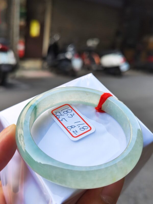 天然緬甸玉A貨 放光玻璃種飄花正圈厚庄手鐲