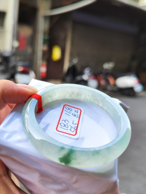 天然緬甸玉A貨 放光玻璃種飄花正圈厚庄手鐲