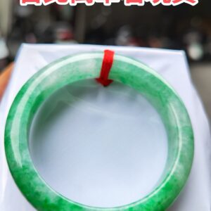 天然緬甸玉A貨 飄陽綠厚庄正圈手鐲