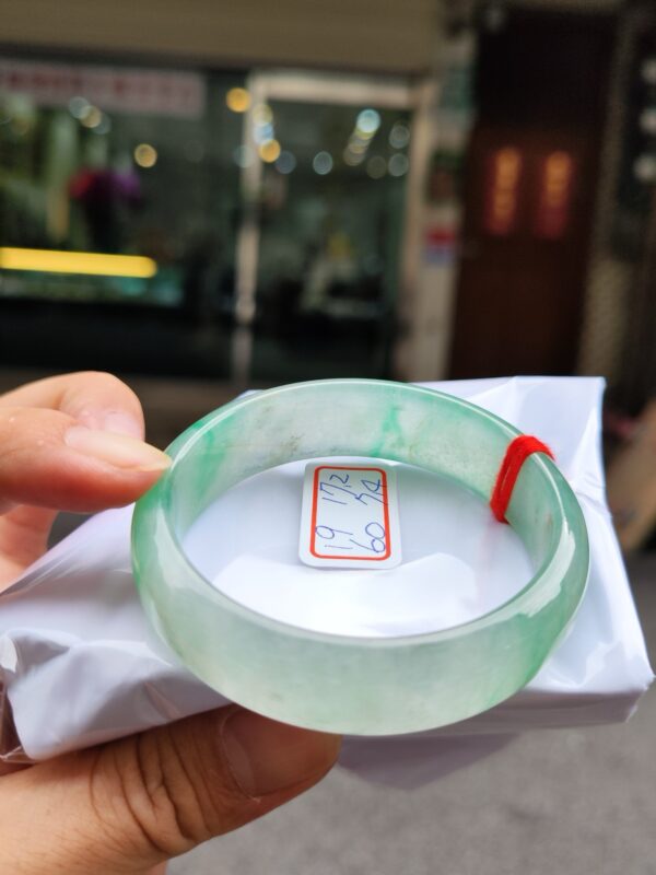 天然緬甸玉A貨 頂級放光玻璃種寬版飄綠花正圈手鐲