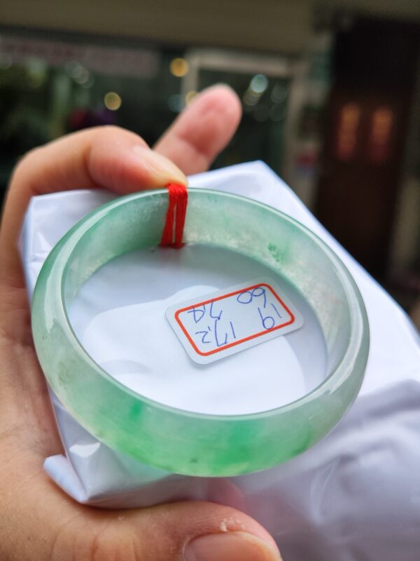 天然緬甸玉A貨 頂級放光玻璃種寬版飄綠花正圈手鐲