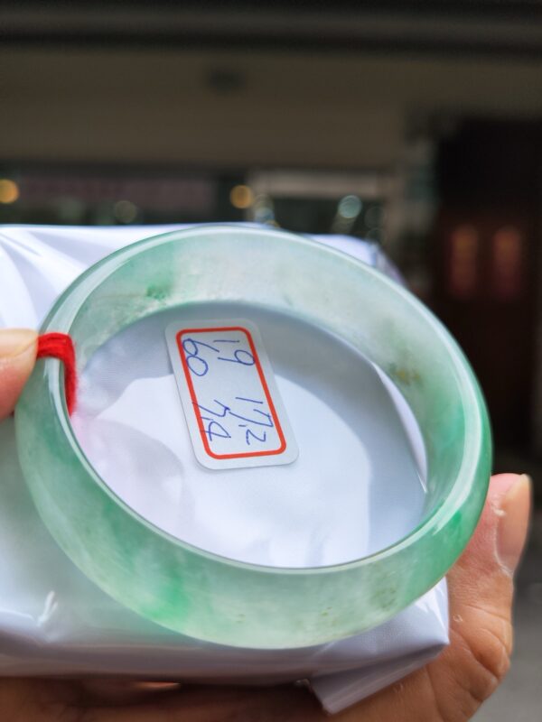 天然緬甸玉A貨 頂級放光玻璃種寬版飄綠花正圈手鐲