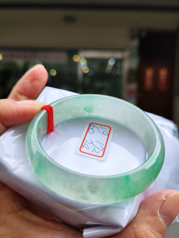 天然緬甸玉A貨 頂級放光玻璃種寬版飄綠花正圈手鐲