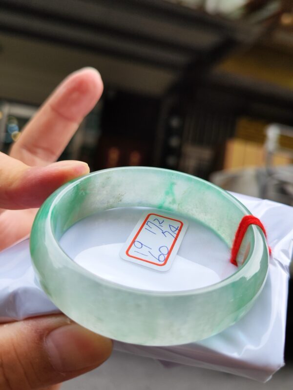 天然緬甸玉A貨 頂級放光玻璃種寬版飄綠花正圈手鐲