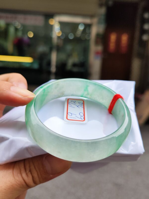 天然緬甸玉A貨 頂級放光玻璃種寬版飄綠花正圈手鐲
