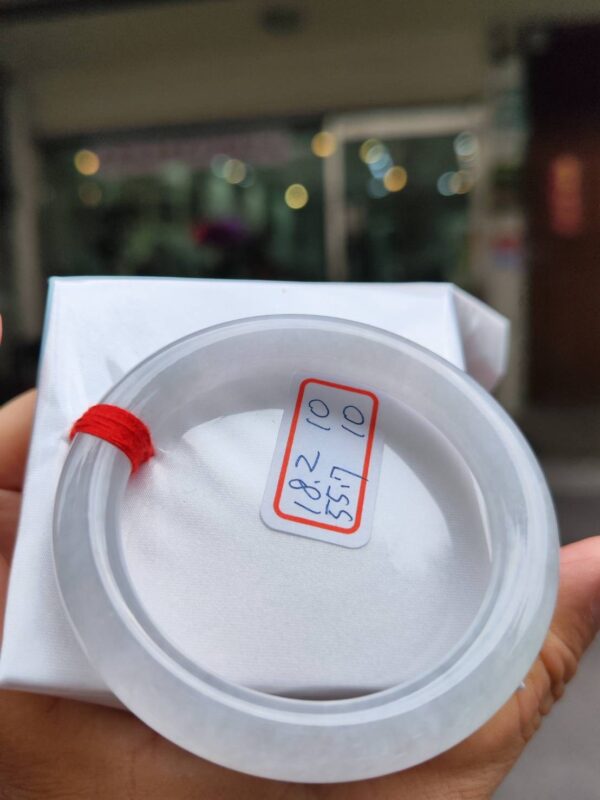 天然緬甸玉A貨 (( 冰種))白月光正圈圓骨手鐲
