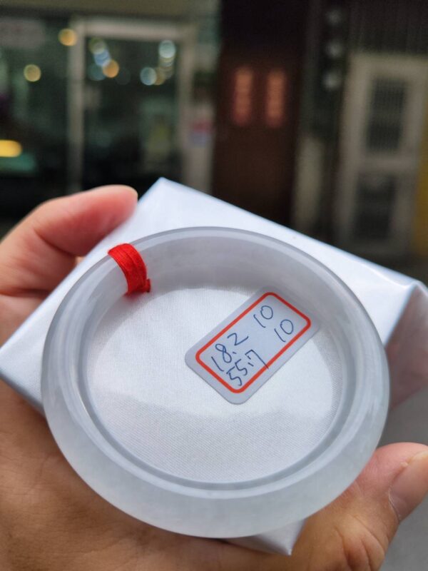 天然緬甸玉A貨 (( 冰種))白月光正圈圓骨手鐲