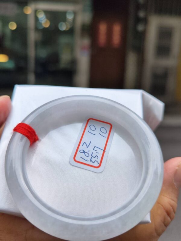 天然緬甸玉A貨 (( 冰種))白月光正圈圓骨手鐲