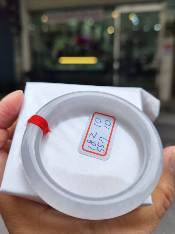 天然緬甸玉A貨 (( 冰種))白月光正圈圓骨手鐲