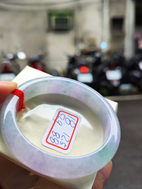天然緬甸玉A貨  冰種紫羅蘭春彩正圈厚庄手鐲