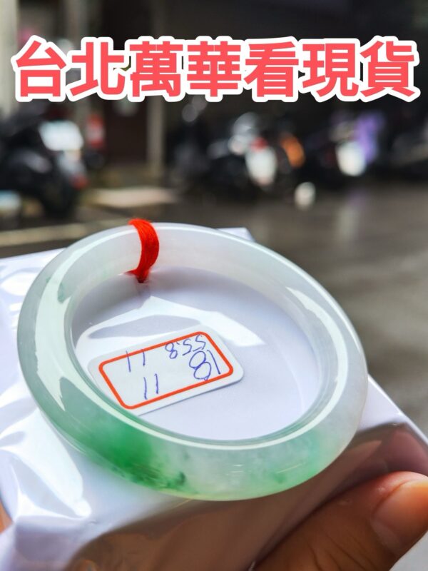天然緬甸玉A貨 (( 冰種))飄陽綠正圈圓骨手鐲