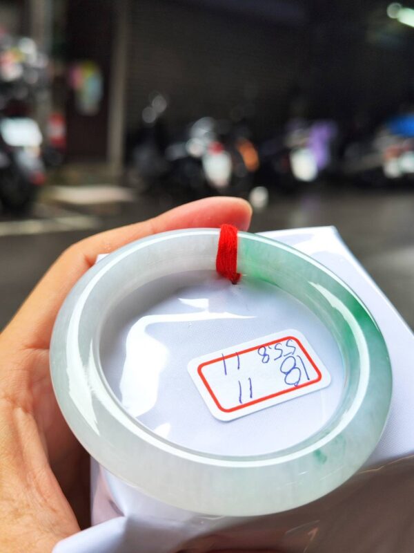 天然緬甸玉A貨 (( 冰種))飄陽綠正圈圓骨手鐲