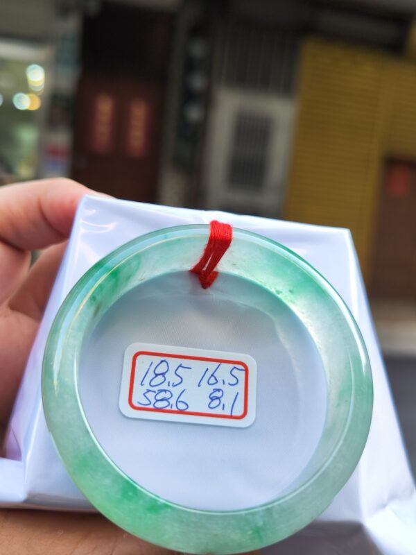 天然緬甸玉A貨 頂級放光玻璃種寬版飄綠花正圈手鐲