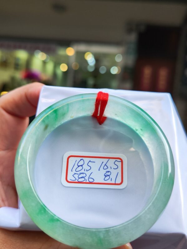 天然緬甸玉A貨 頂級放光玻璃種寬版飄綠花正圈手鐲