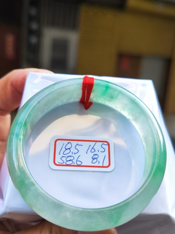 天然緬甸玉A貨 頂級放光玻璃種寬版飄綠花正圈手鐲