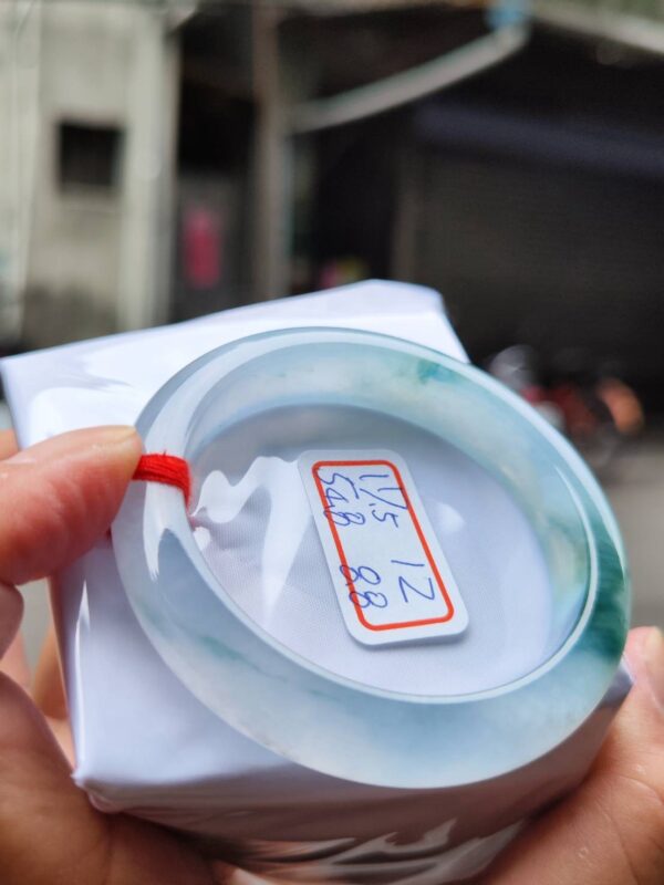 天然緬甸玉A貨 放光玻璃種飄花厚庄正圈手鐲