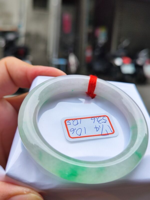天然緬甸玉A貨 冰種淡紫春彩正圈圓骨手鐲