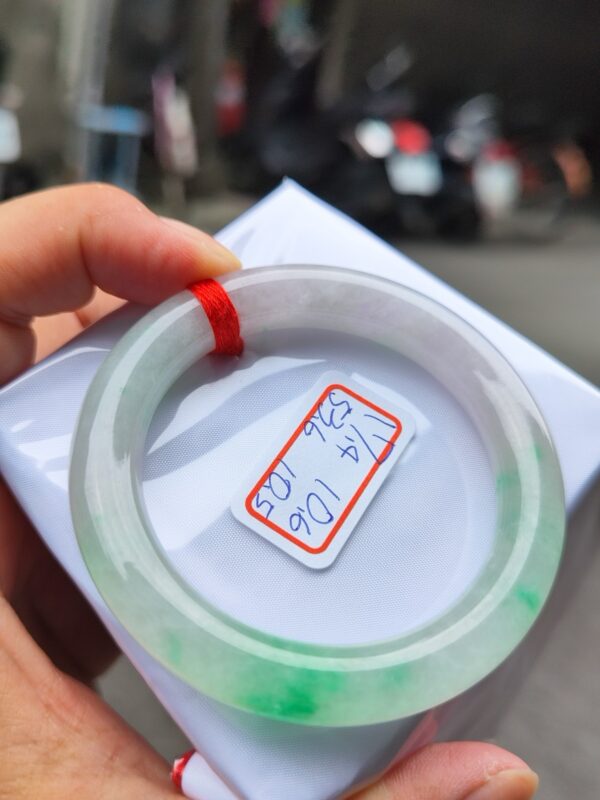 天然緬甸玉A貨 冰種淡紫春彩正圈圓骨手鐲