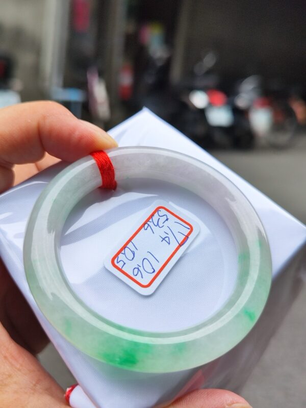 天然緬甸玉A貨 冰種淡紫春彩正圈圓骨手鐲