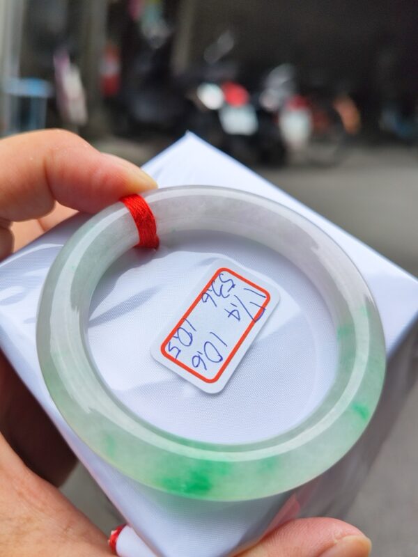 天然緬甸玉A貨 冰種淡紫春彩正圈圓骨手鐲