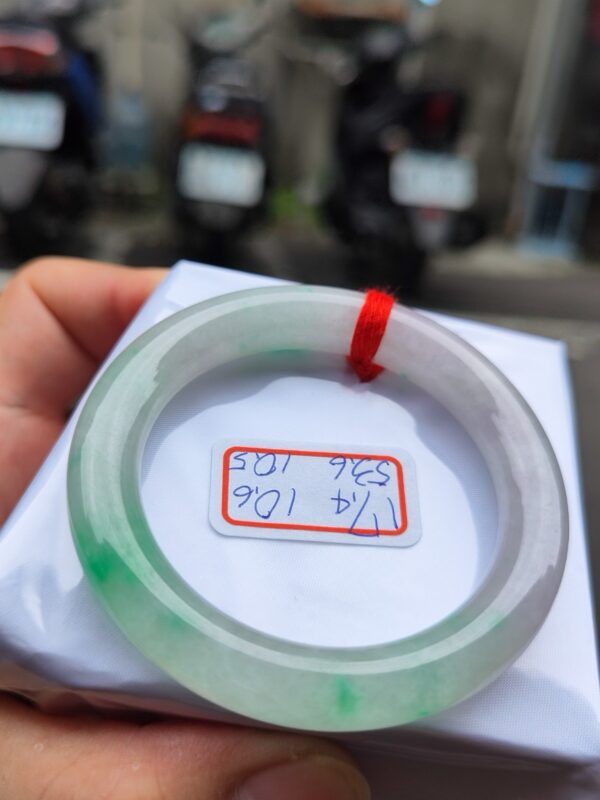 天然緬甸玉A貨 冰種淡紫春彩正圈圓骨手鐲