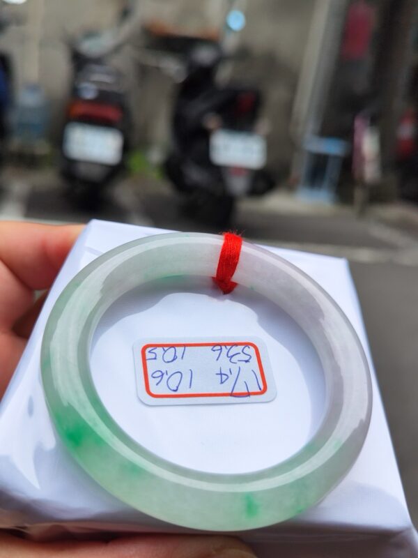 天然緬甸玉A貨 冰種淡紫春彩正圈圓骨手鐲