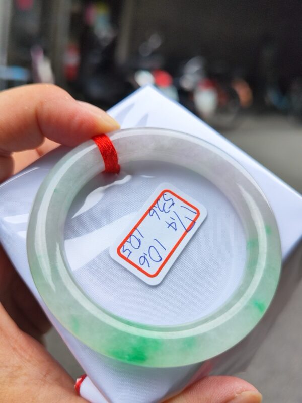 天然緬甸玉A貨 冰種淡紫春彩正圈圓骨手鐲