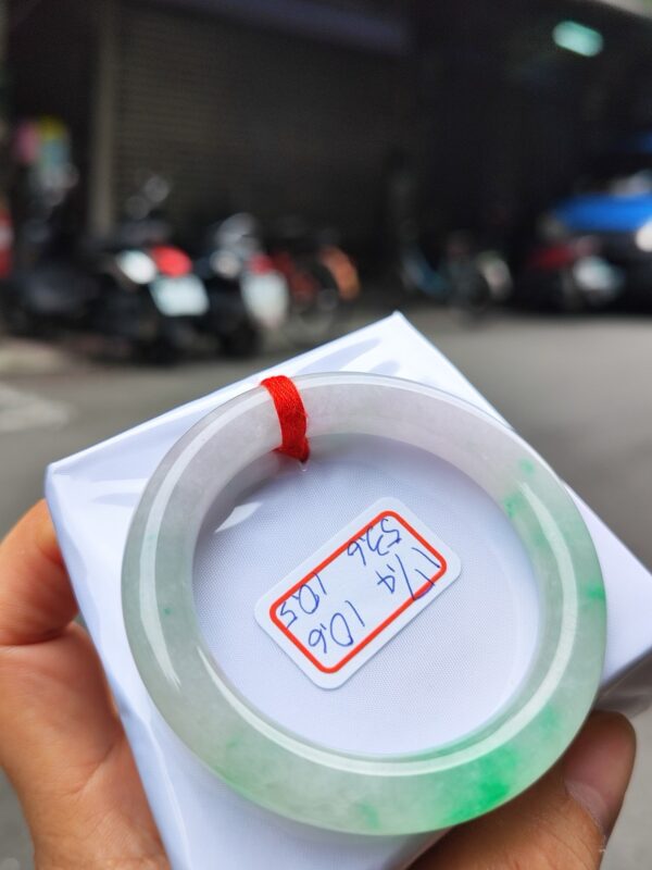 天然緬甸玉A貨 冰種淡紫春彩正圈圓骨手鐲
