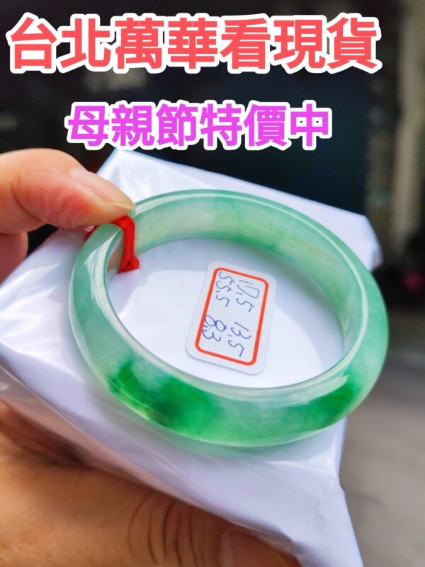 天然緬甸玉A貨 冰種飄陽綠厚庄正圈手鐲