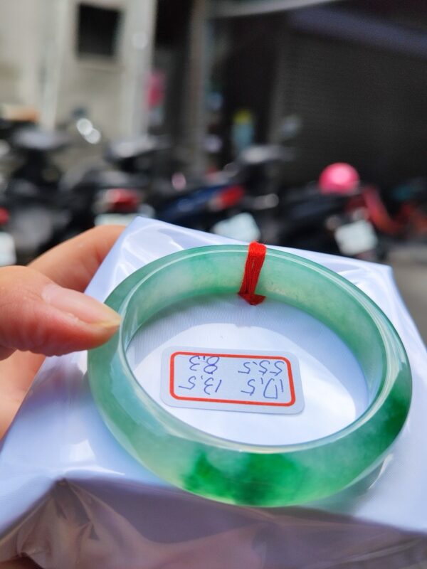 天然緬甸玉A貨 冰種飄陽綠厚庄正圈手鐲