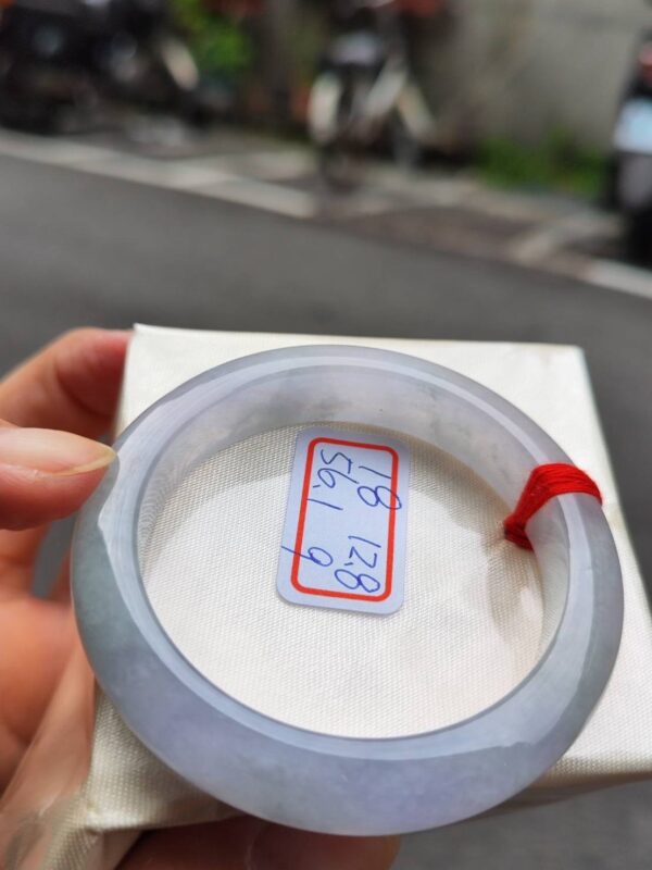 天然緬甸玉A貨 冰種飄陽綠厚庄正圈手鐲