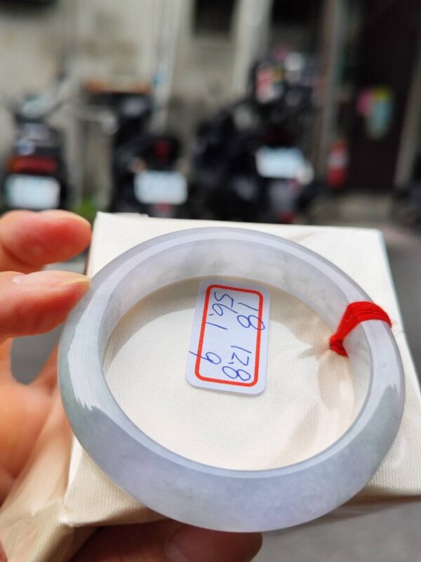 天然緬甸玉A貨 冰種飄陽綠厚庄正圈手鐲
