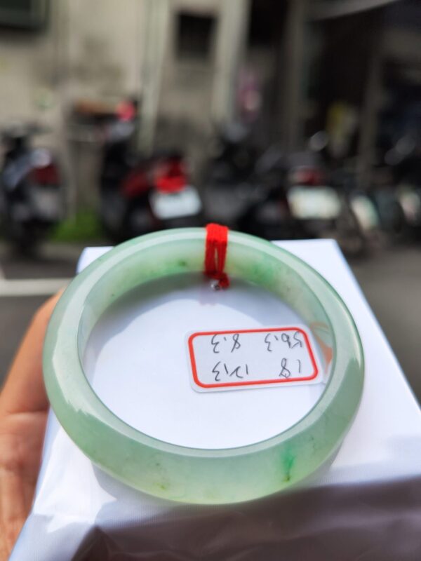 天然緬甸A貨翡翠手鐲】
✨玻璃種｜滿色蘋果綠飄陽綠