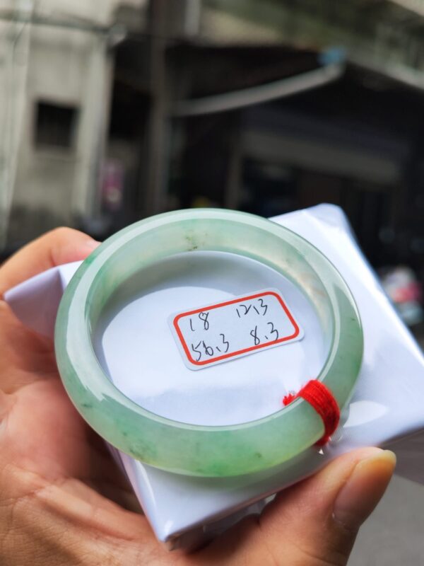 天然緬甸A貨翡翠手鐲】
✨玻璃種｜滿色蘋果綠飄陽綠
