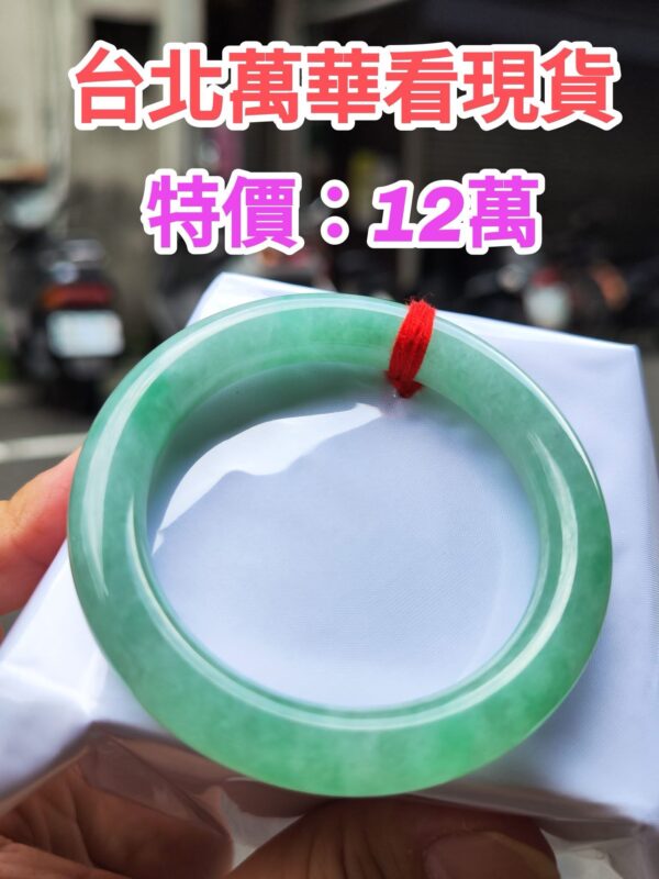 天然緬甸A貨翡翠｜冰透滿陽綠｜圓骨厚庄手鐲