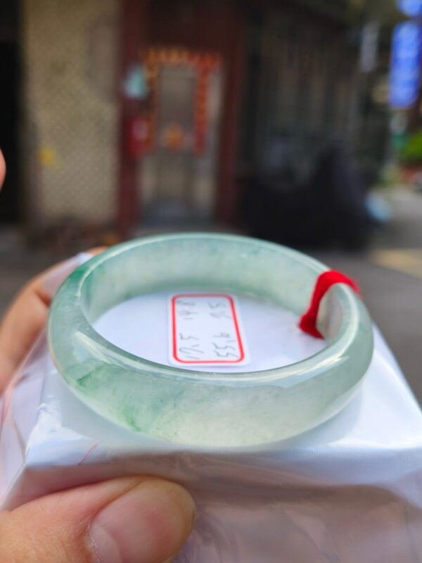 天然緬甸A貨玻璃種飄綠玉鐲｜寬版正圈