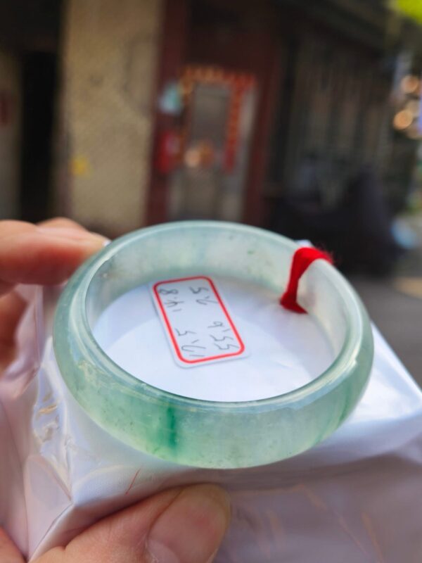 天然緬甸A貨玻璃種飄綠玉鐲｜寬版正圈