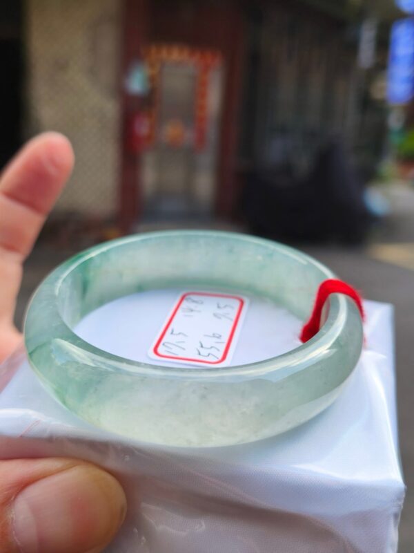 天然緬甸A貨玻璃種飄綠玉鐲｜寬版正圈