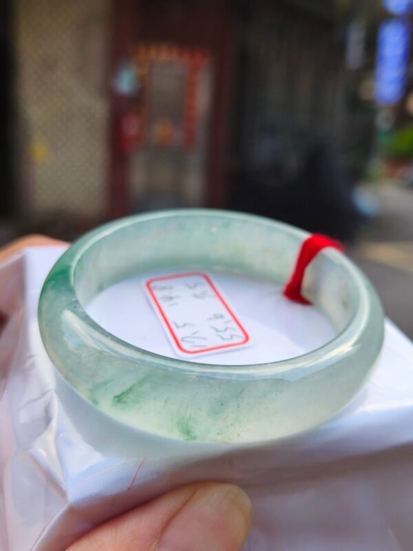 天然緬甸A貨玻璃種飄綠玉鐲｜寬版正圈
