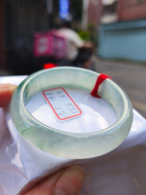 天然緬甸A貨玻璃種飄綠玉鐲｜寬版正圈